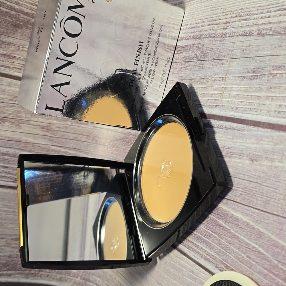 BNIB Lancome Dual Finish Multitasking Powder and Foundation 360 Honey III (W)** - Picture 2 of 4